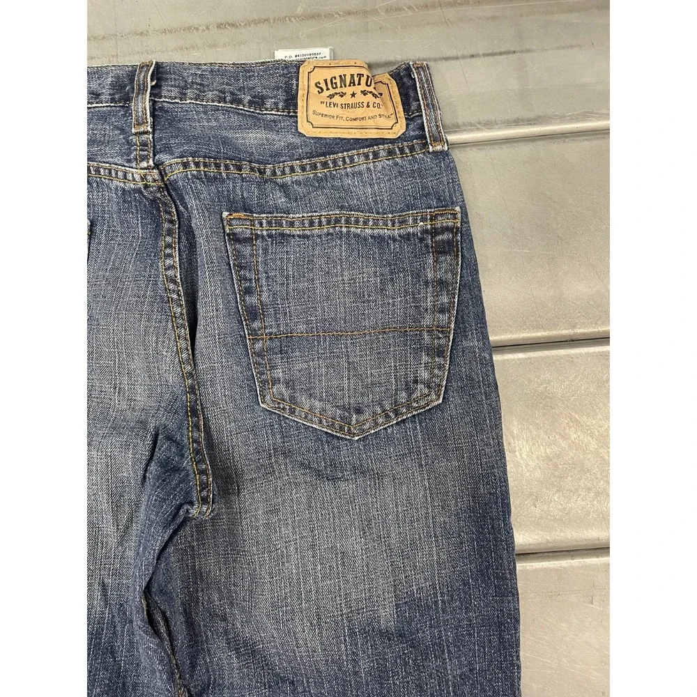 Signature Levis  Jeans Mens 33X29 Blue Medium Wash Denim Relaxed Leg 100% Cotton